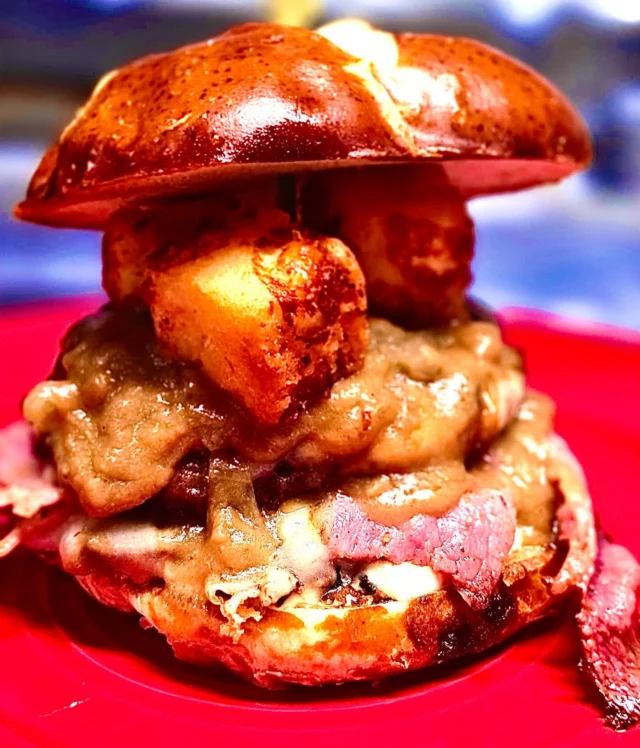 ☘️🚨☘️ Corktown St. Pat’s Drop! Short and Stout! Double smash patties, house smoked pastrami, whiskey fried mushrooms and onions, cheese curds, dressed up with a stone ground mustard aioli and topped with Guinness gravy! Sláinte!!

#stpatricksday #guinness #luckycharm #irish #foodies